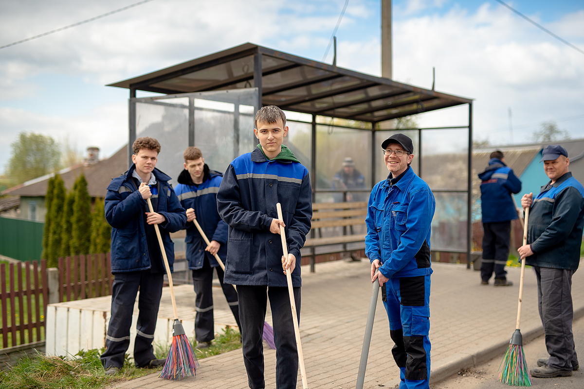 ОАО «Крановый завод» присоединился к республиканской инициативе по благоустройству «На родной земле — Живи Как Хозяин».